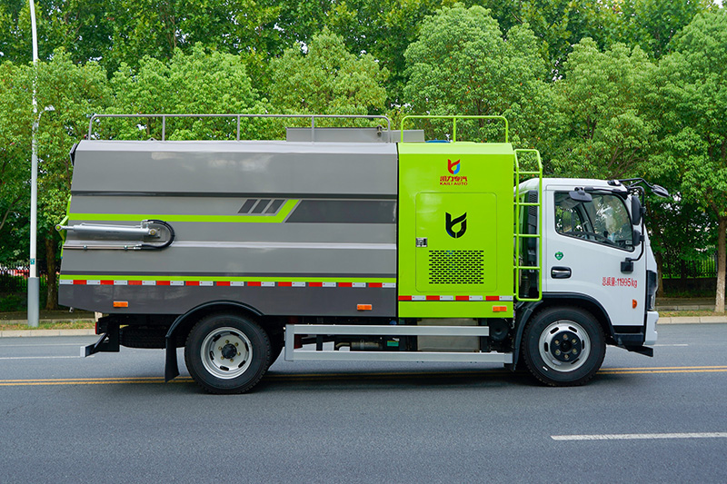 真空负压吸尘车